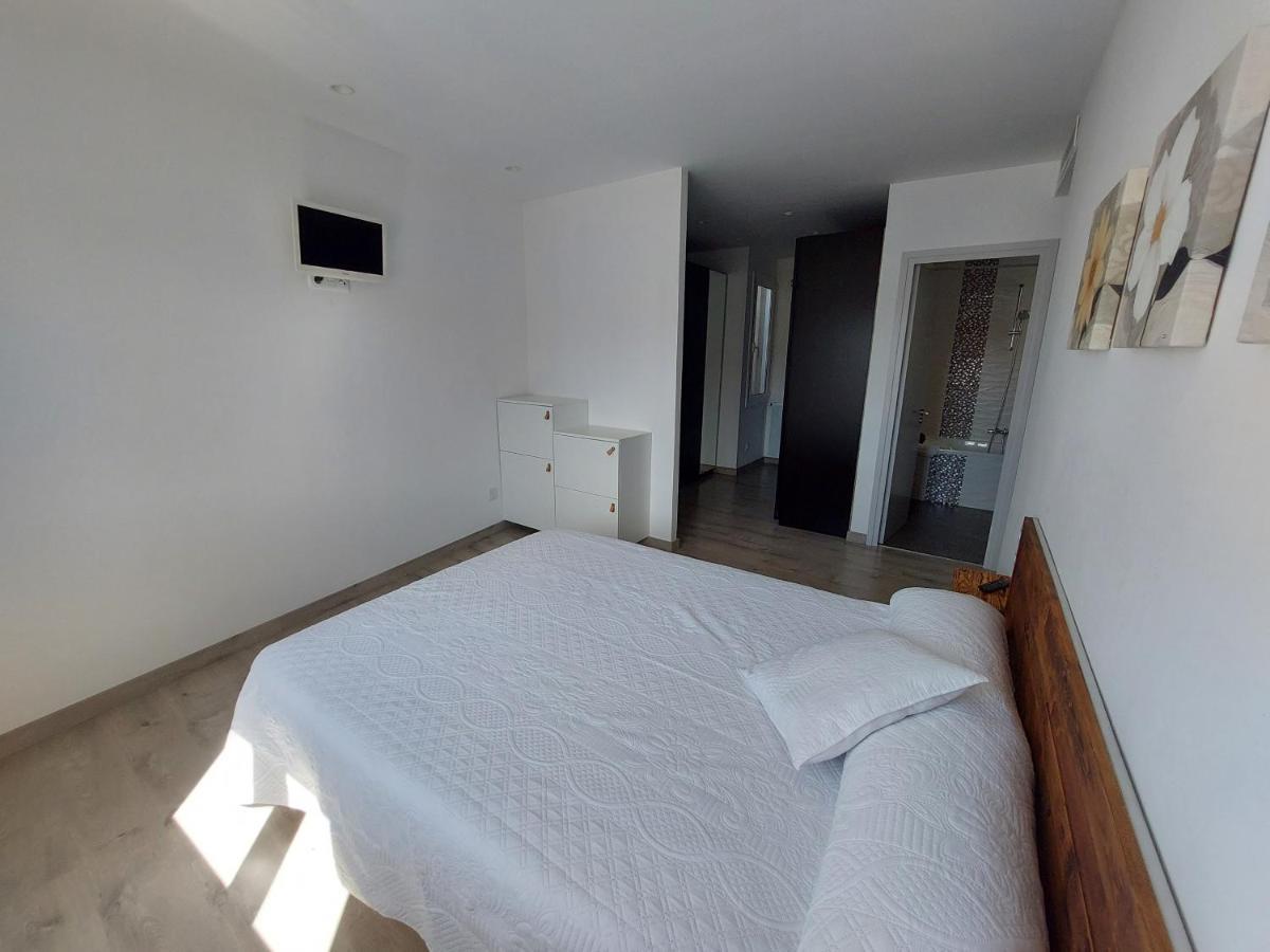 Apartamento Atic Al Centre De Gerona Exterior foto